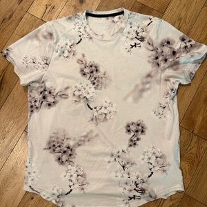 Hollister White Flower Shirt Size XL